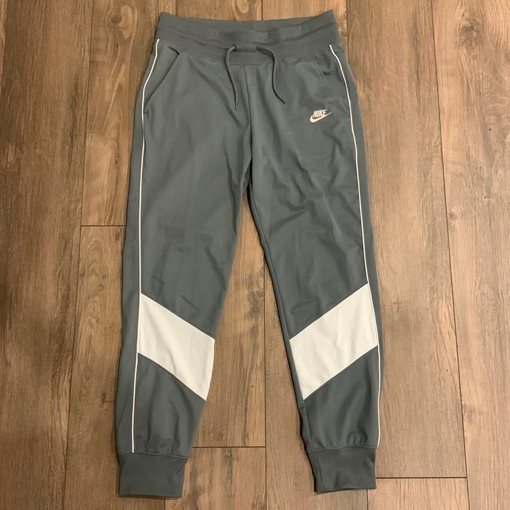 Nike Women’s M Tight Ankle Sweatpants